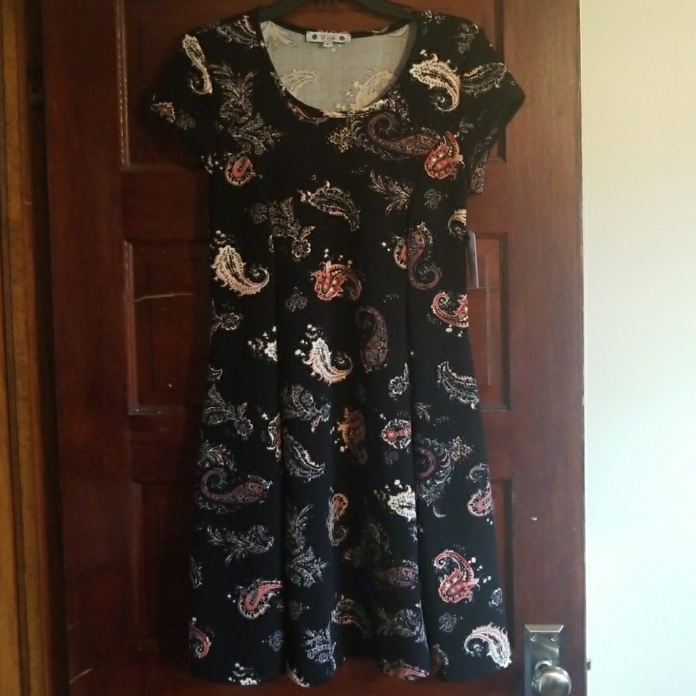 🍒 NWT paisley print dress